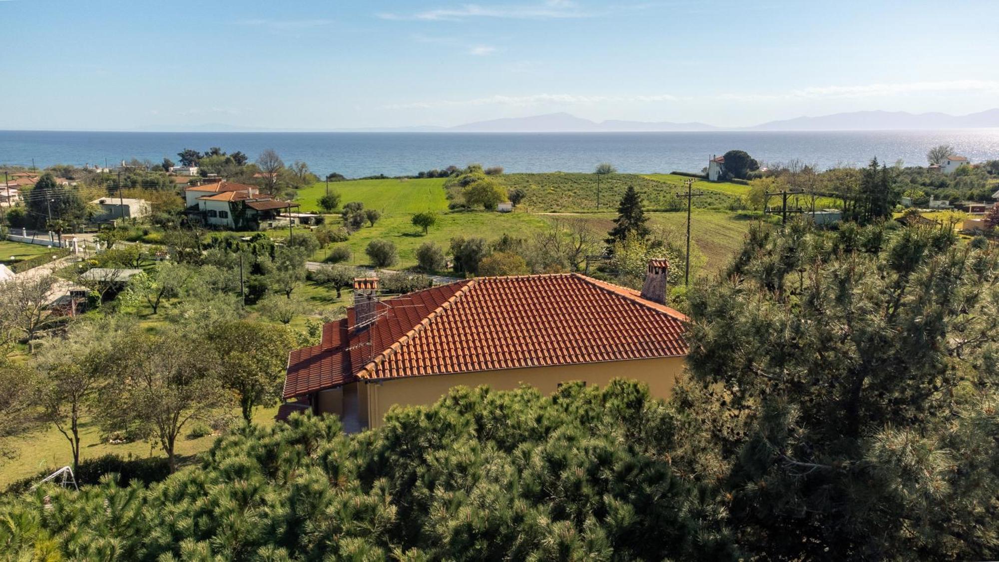 Pond And Pines, By Nice House By The Sea! Epanomi Luaran gambar